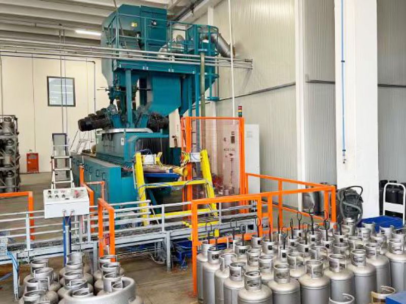 Steel cylinder shot blasting machine