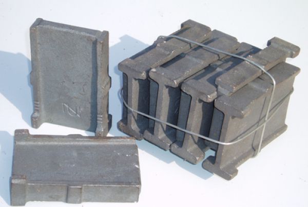 High/low shot blasting blades