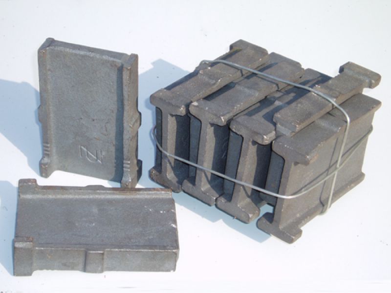 High/low shot blasting blades