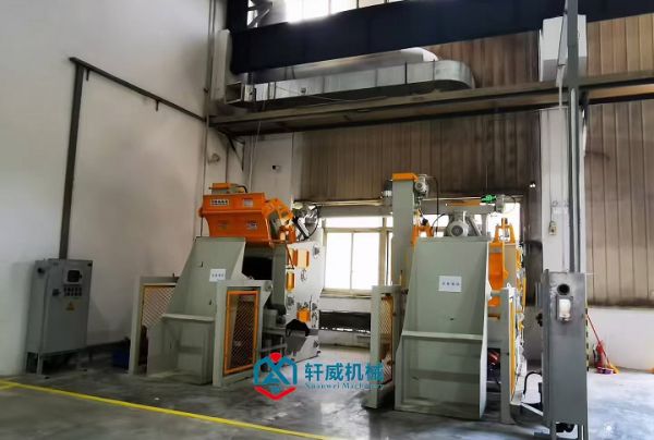 Automatic loading and unloading track shot blasting machine